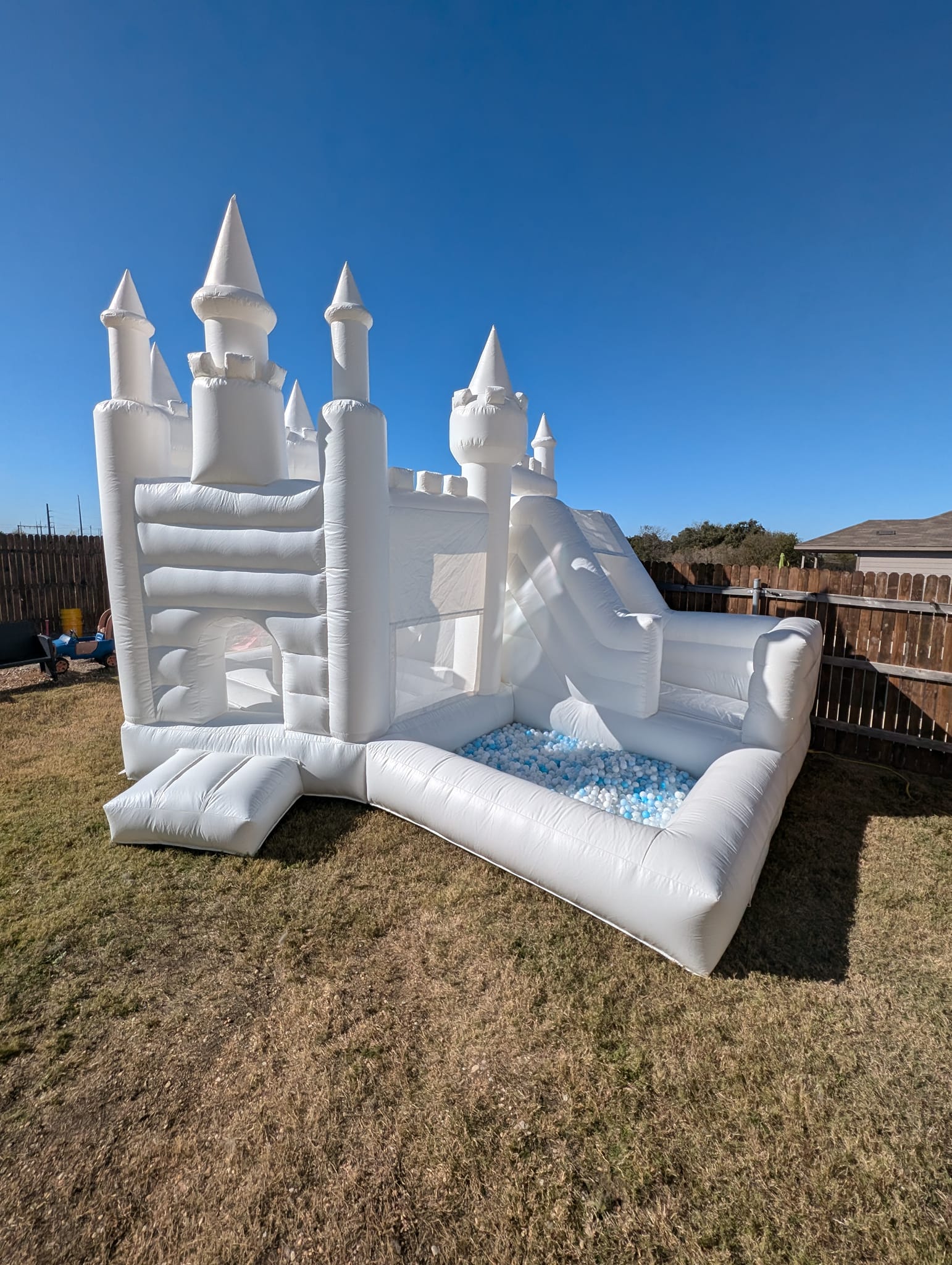 White Ball Pit Bouncy Castle with Slide