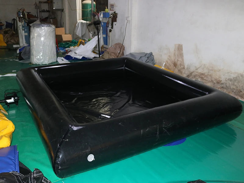 Toboggan aquatique gonflable jaune et noir