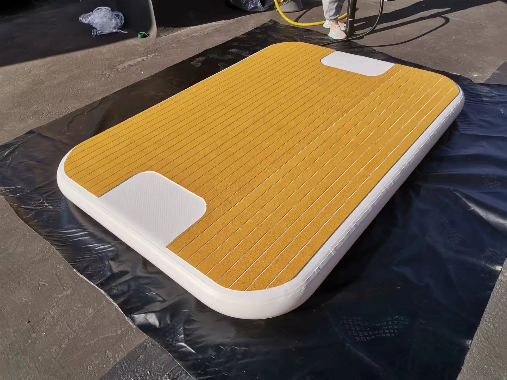 Customizable Inflatable Floating Pool Platform