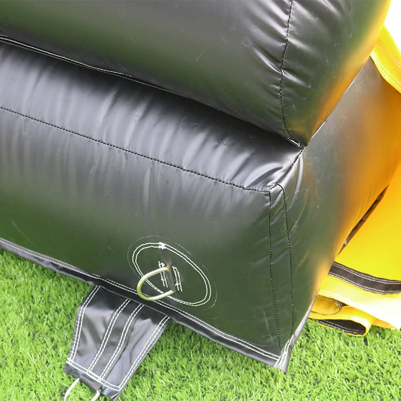 Toboggan aquatique gonflable jaune et noir