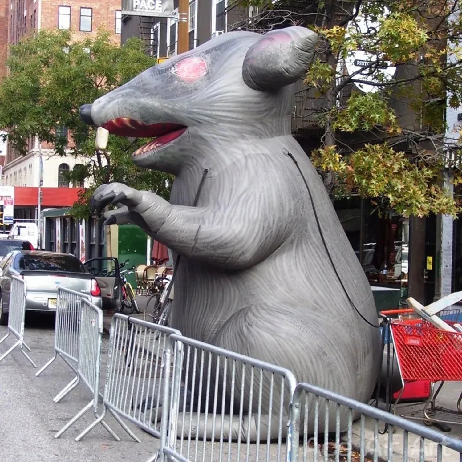 Riesige aufblasbare Rattenmaus mit Gebläse