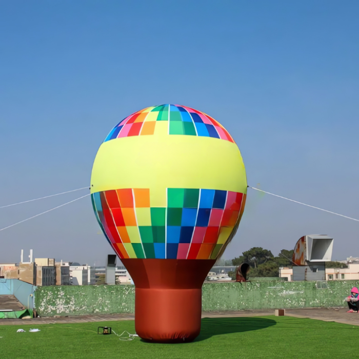 Aufblasbarer Bodenball in Form eines Heißluftballons