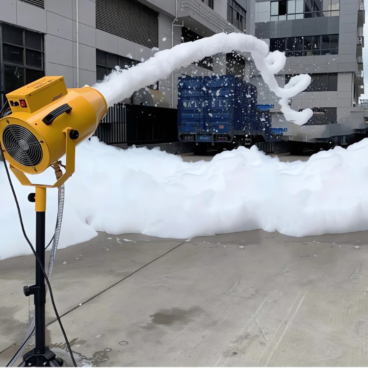 Mini canon à mousse pour fêtes au bord de la piscine