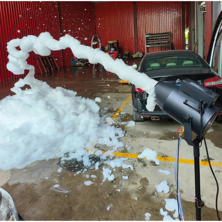 Mini canon à mousse pour fêtes au bord de la piscine
