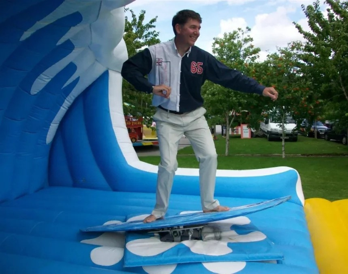 Inflatable Surfing Simulator with Safety Mat