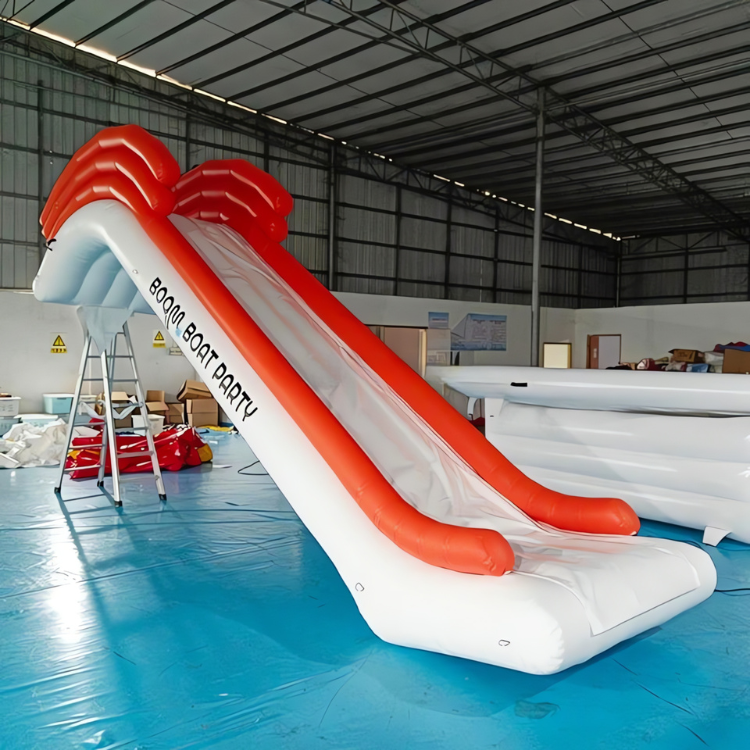 Toboggan gonflable personnalisé pour yachts et événements