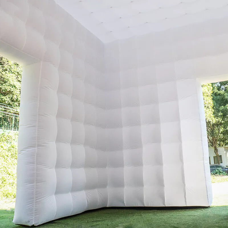 Tente gonflable géante cubique argentée de 13 x 13 pieds pour événements festifs