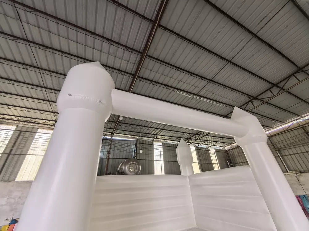 Weißes aufblasbares Hüpfburghaus für Hochzeitsfeier