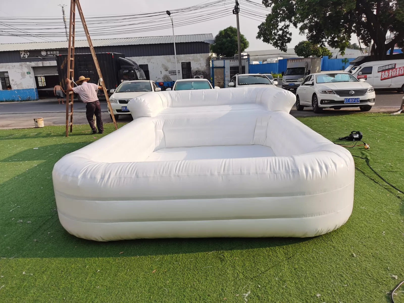 White Inflatable Sofa Pool
