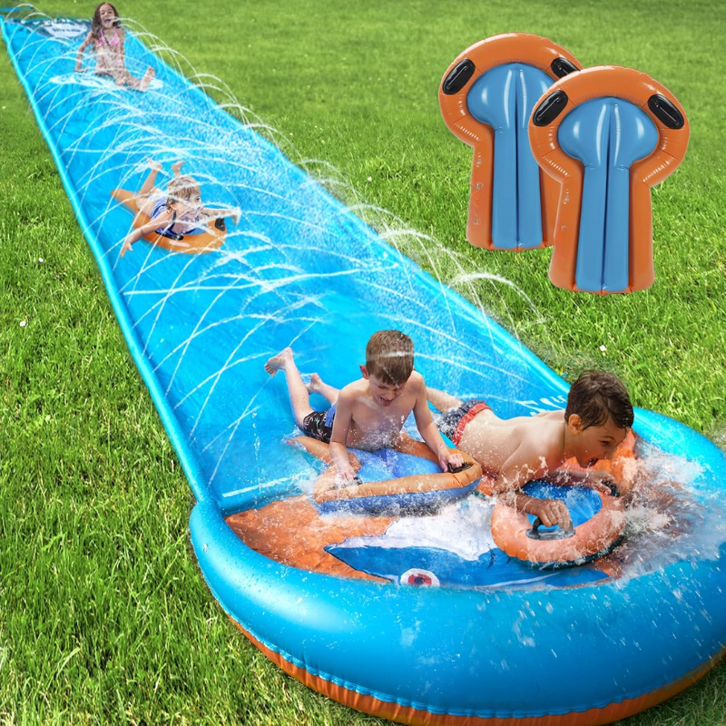 Toboggan aquatique gonflable pour s'amuser dans le jardin