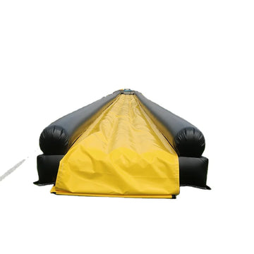 Tobogán de agua inflable con tobogán deslizante amarillo y negro