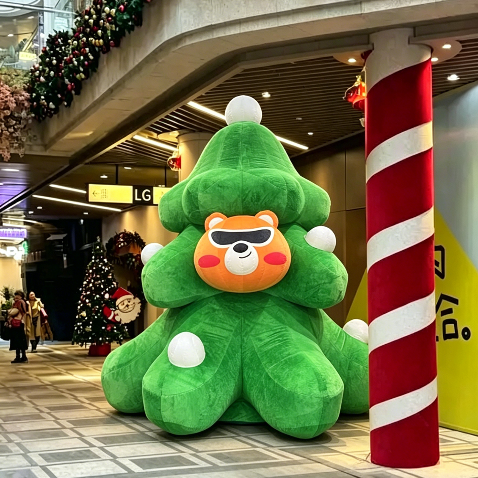 Inflatable Christmas Tree with Bear for Holiday Park Decorations