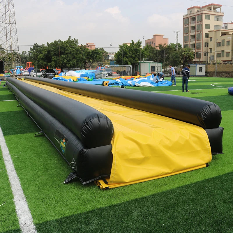 Toboggan aquatique gonflable jaune et noir