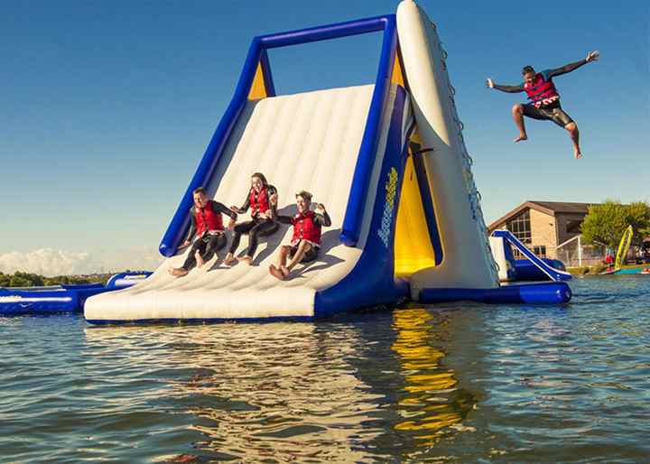 13FT Aufblasbare schwimmende Wasserrutsche & Park