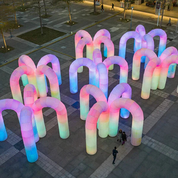 Aufblasbarer Bogen mit bunten LED-Leuchten für Partys im Freien