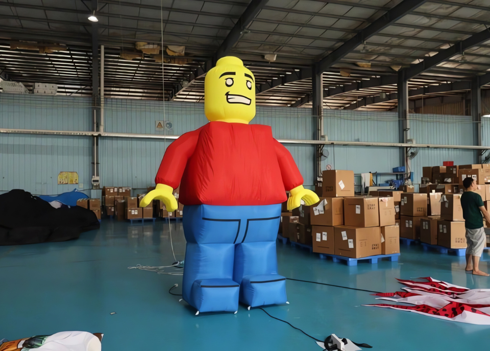 Aufblasbarer Lego-Mann für Spielwerbung