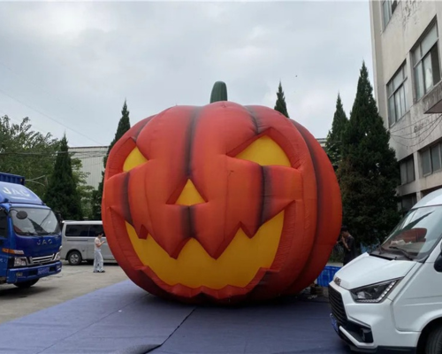 6,1 m großer aufblasbarer Kürbis mit Beleuchtung für Halloween