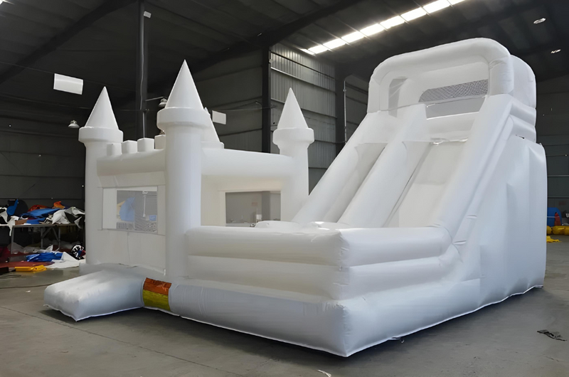 Inflatable Jumping Castle with Sports Game Slide