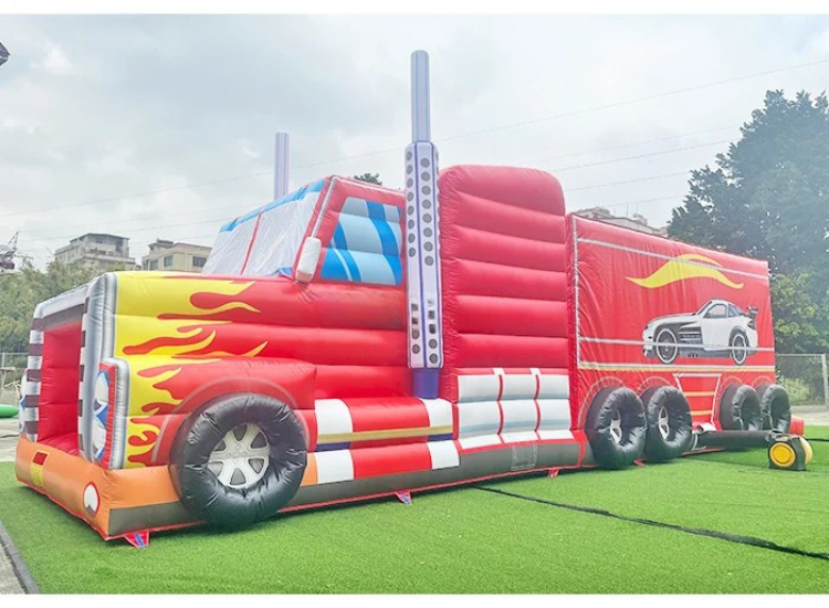 Riesiger aufblasbarer LKW-Hindernisparcours