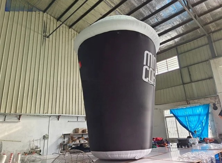 Riesige aufblasbare Kaffeetasse für Veranstaltungen