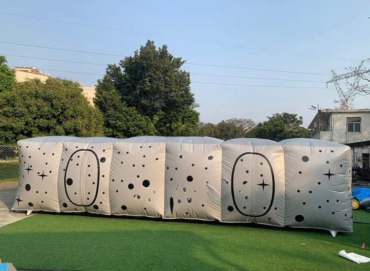 Juego inflable personalizable de laberinto láser