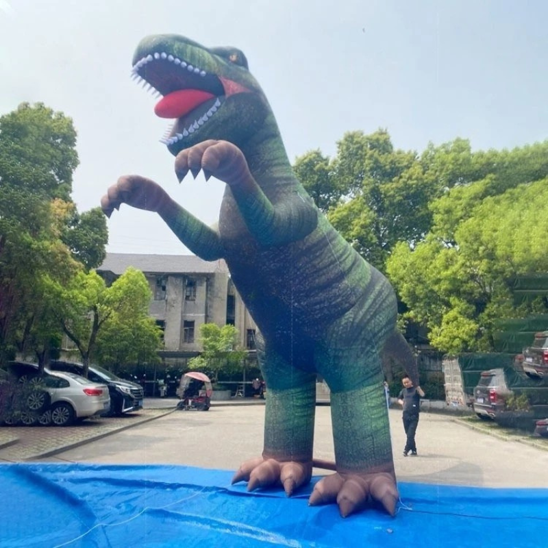 Riesiger aufblasbarer Dinosaurier-T-Rex als Spielplatzdeko