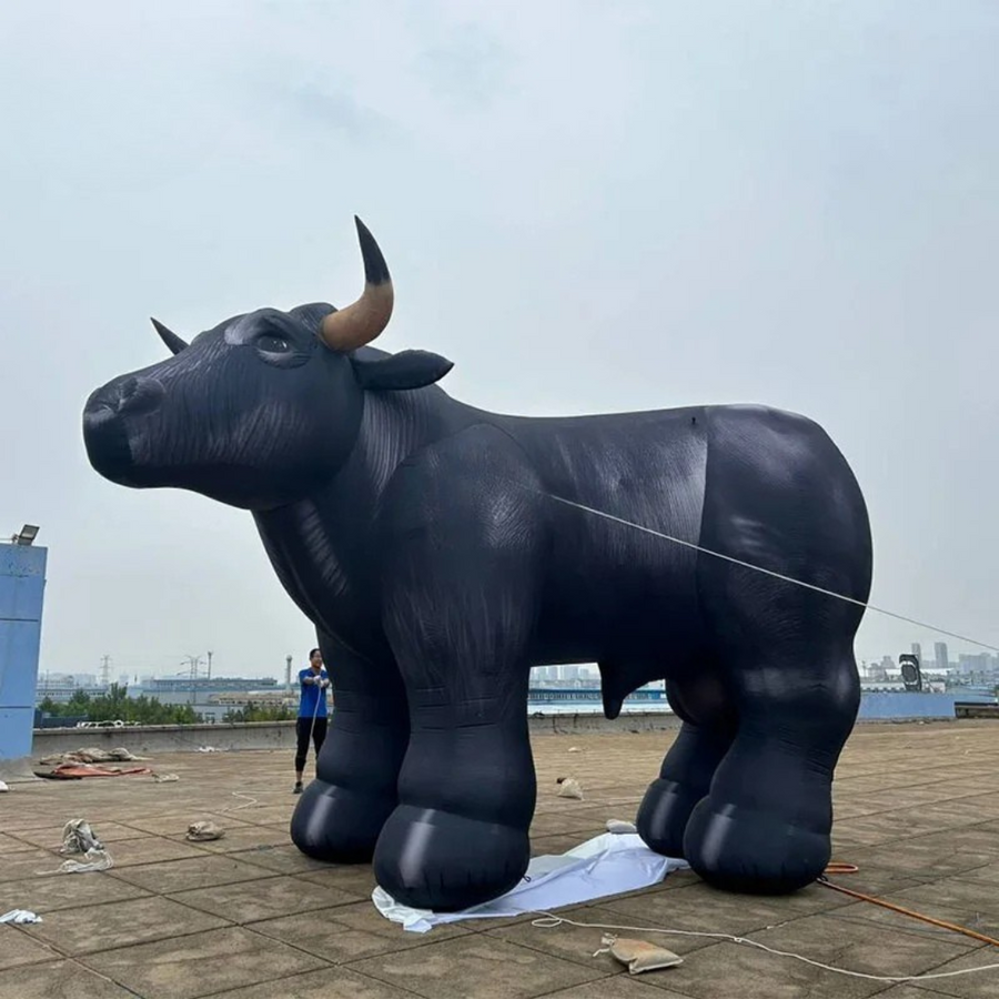 Vaca Hinchable Gigante Negra para Eventos