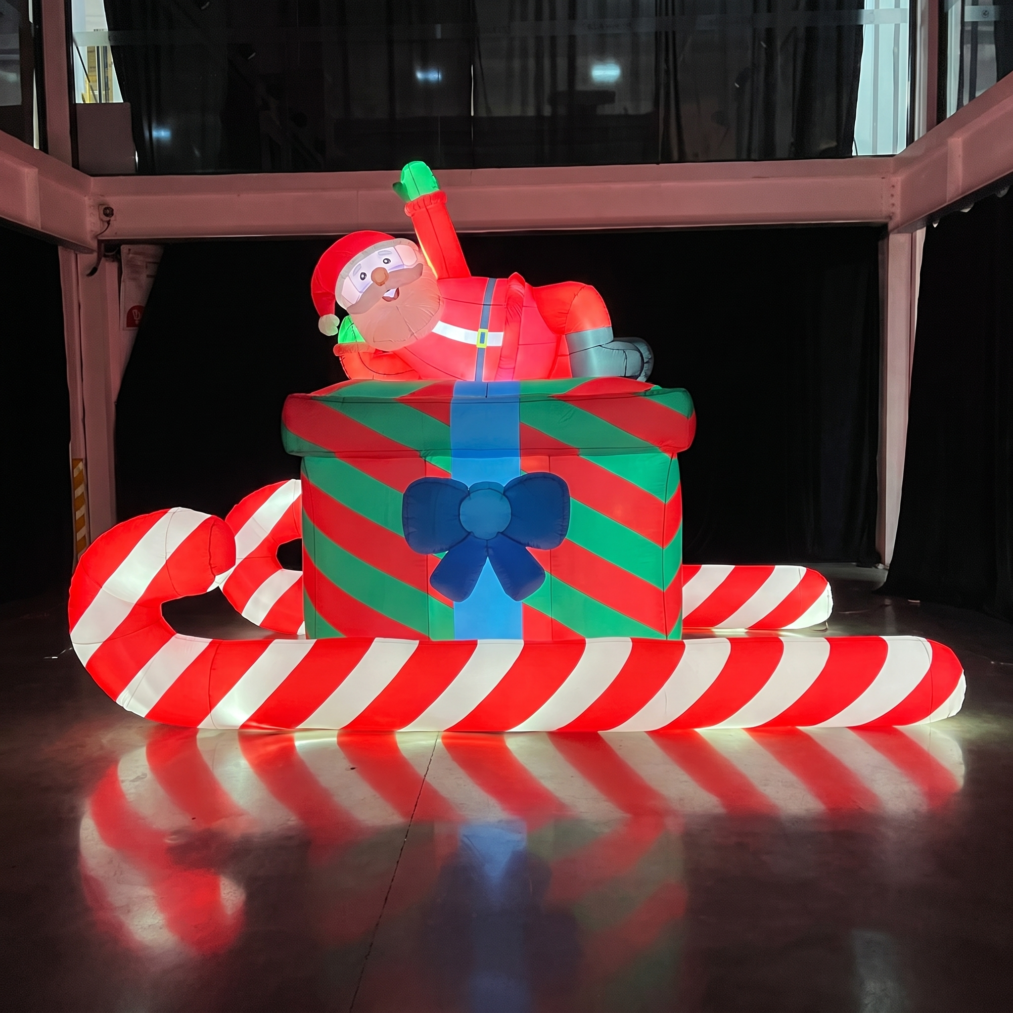 Commercial Christmas Inflatable Santa Display with Gift Box