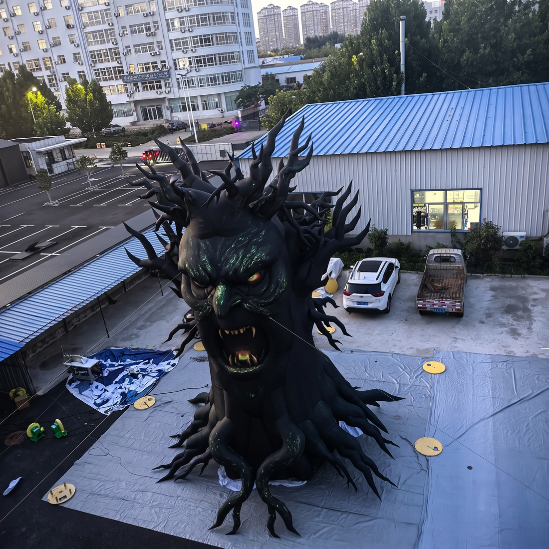 Commercial Inflatable Monster Display for Halloween Events