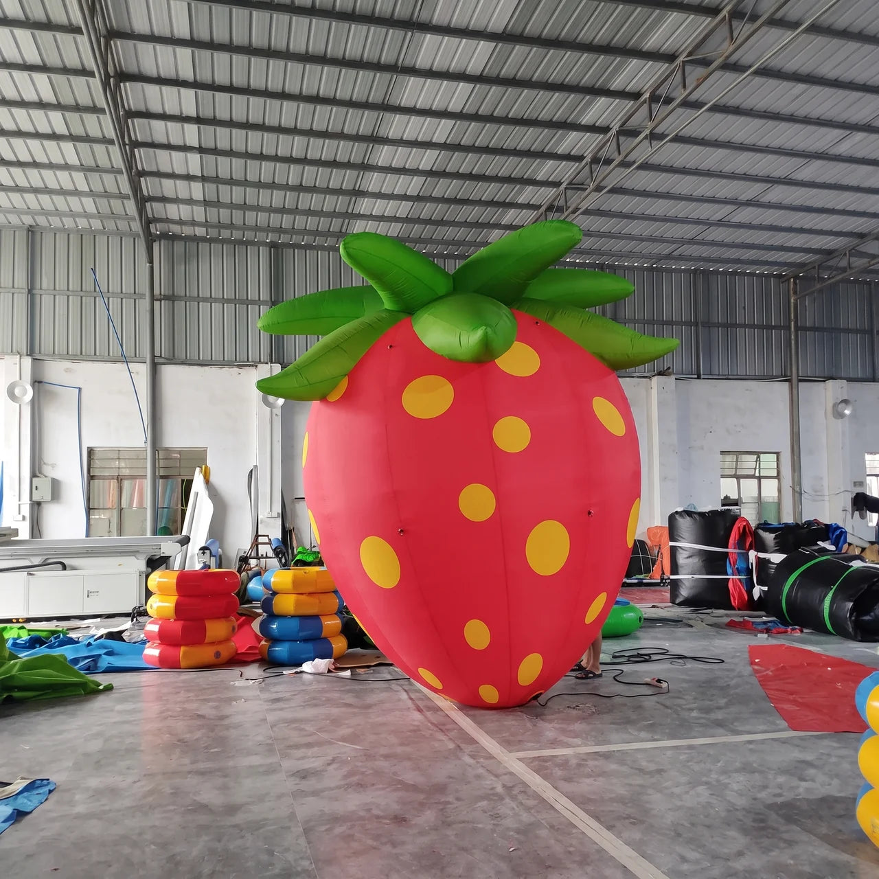 Inflatable Strawberry Display Balloon for Event Promotions