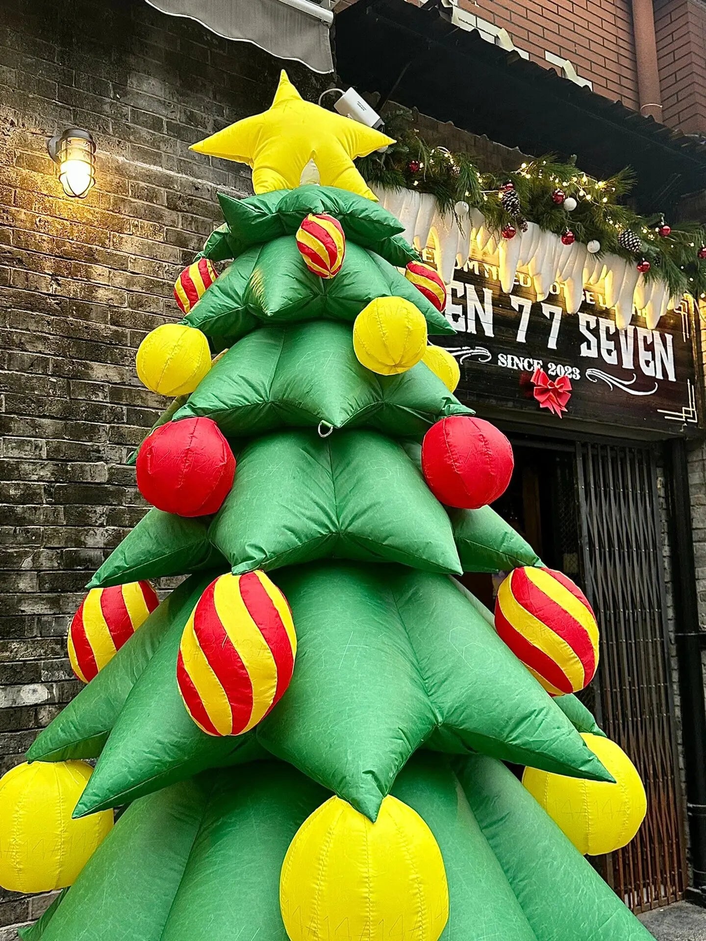 Red Gold Bauble Star Green Christmas Tree Inflatable