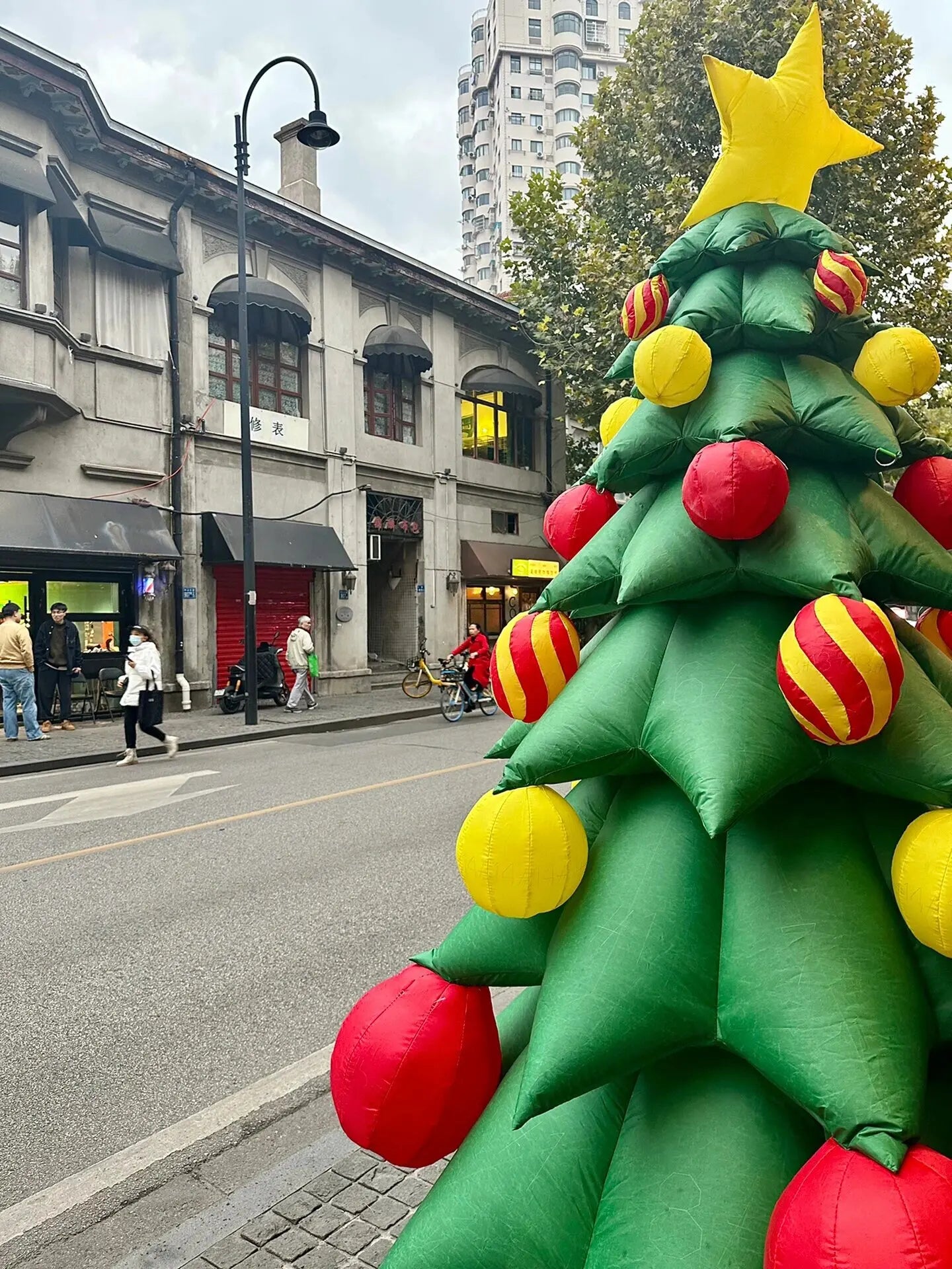 Red Gold Bauble Star Green Christmas Tree Inflatable