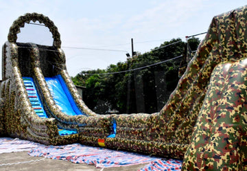 Tobogán Inflable con Tiina de Tirolina y Pista Americana de Aventuras