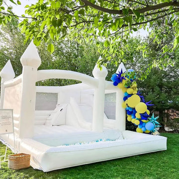 Casa Inflable Blanca de 14.8 pies con Tobogán y Piscina de Pelotas