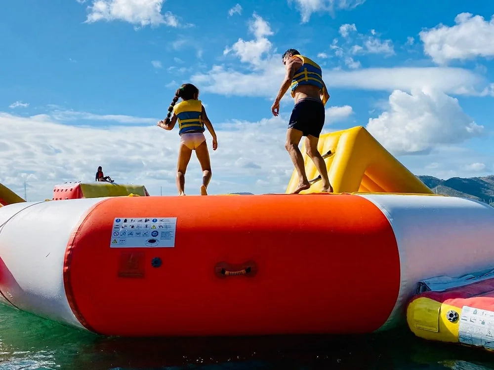 Aufblasbares Wassertrampolin für aufregenden Spaß